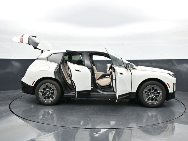 Used 2023 BMW iX xDrive50 AWD/4WD image 47
