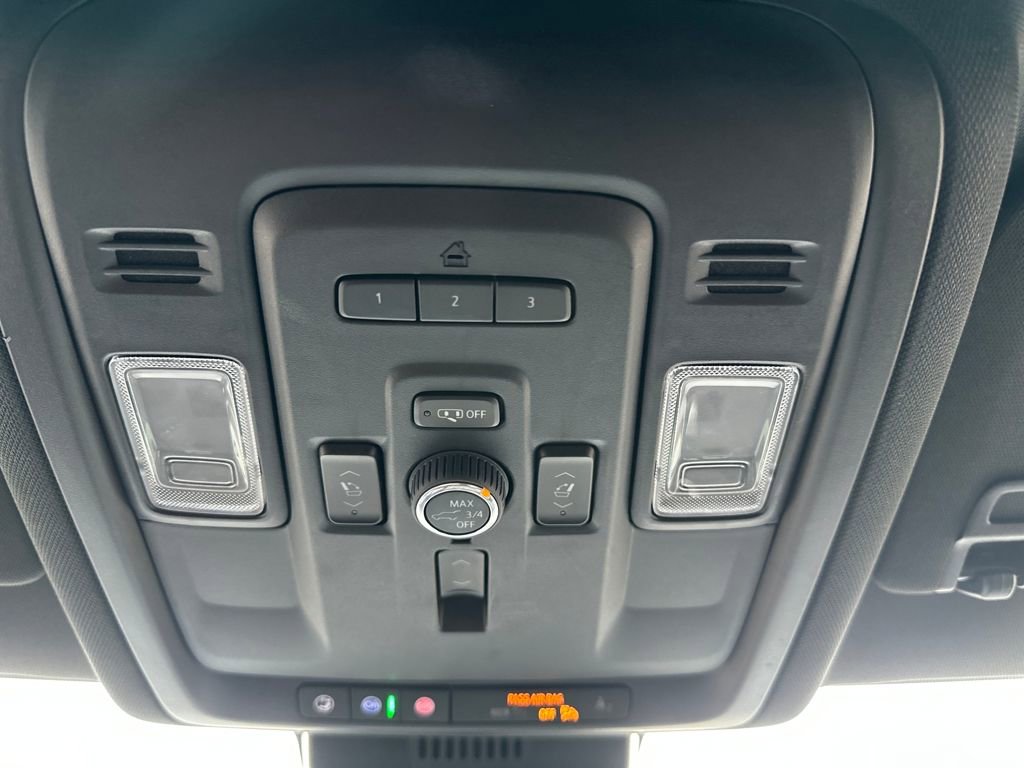 Used 2023 GMC Yukon SLT w/ SLT Luxury Package image 26