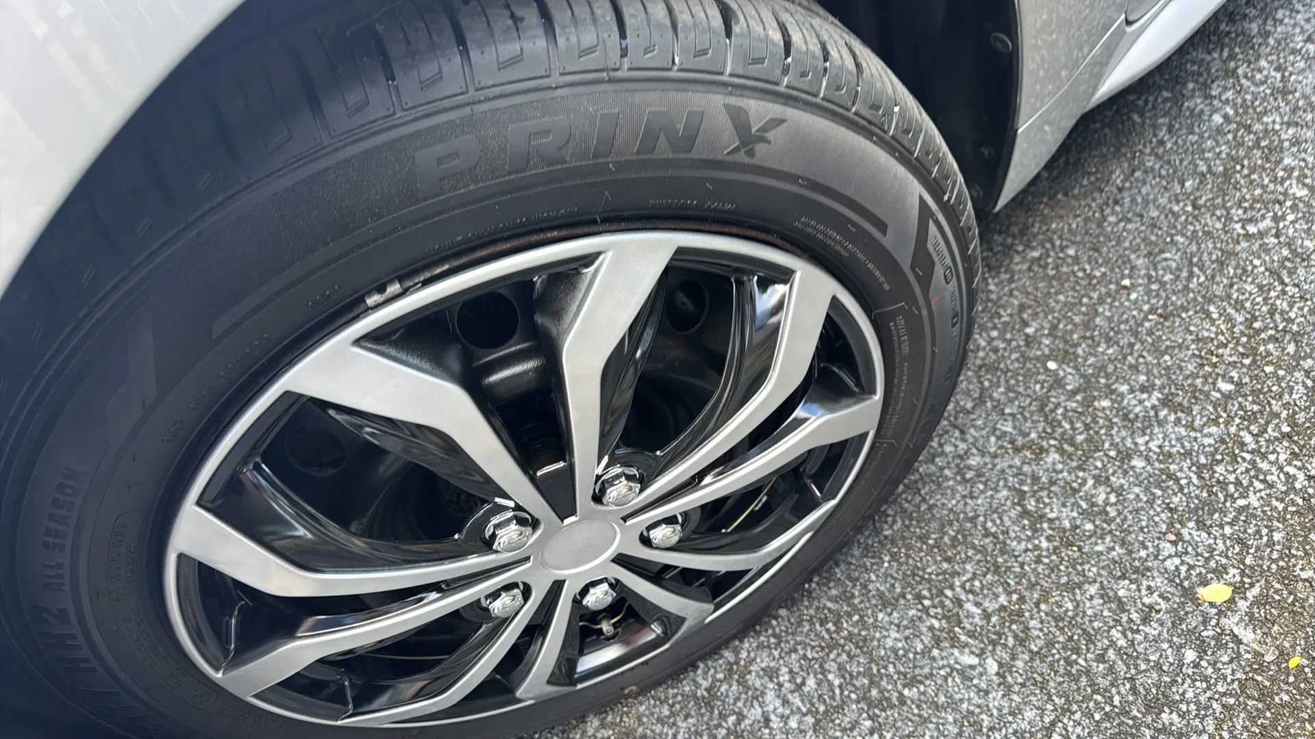 Used 2020 Toyota Corolla LE image 23