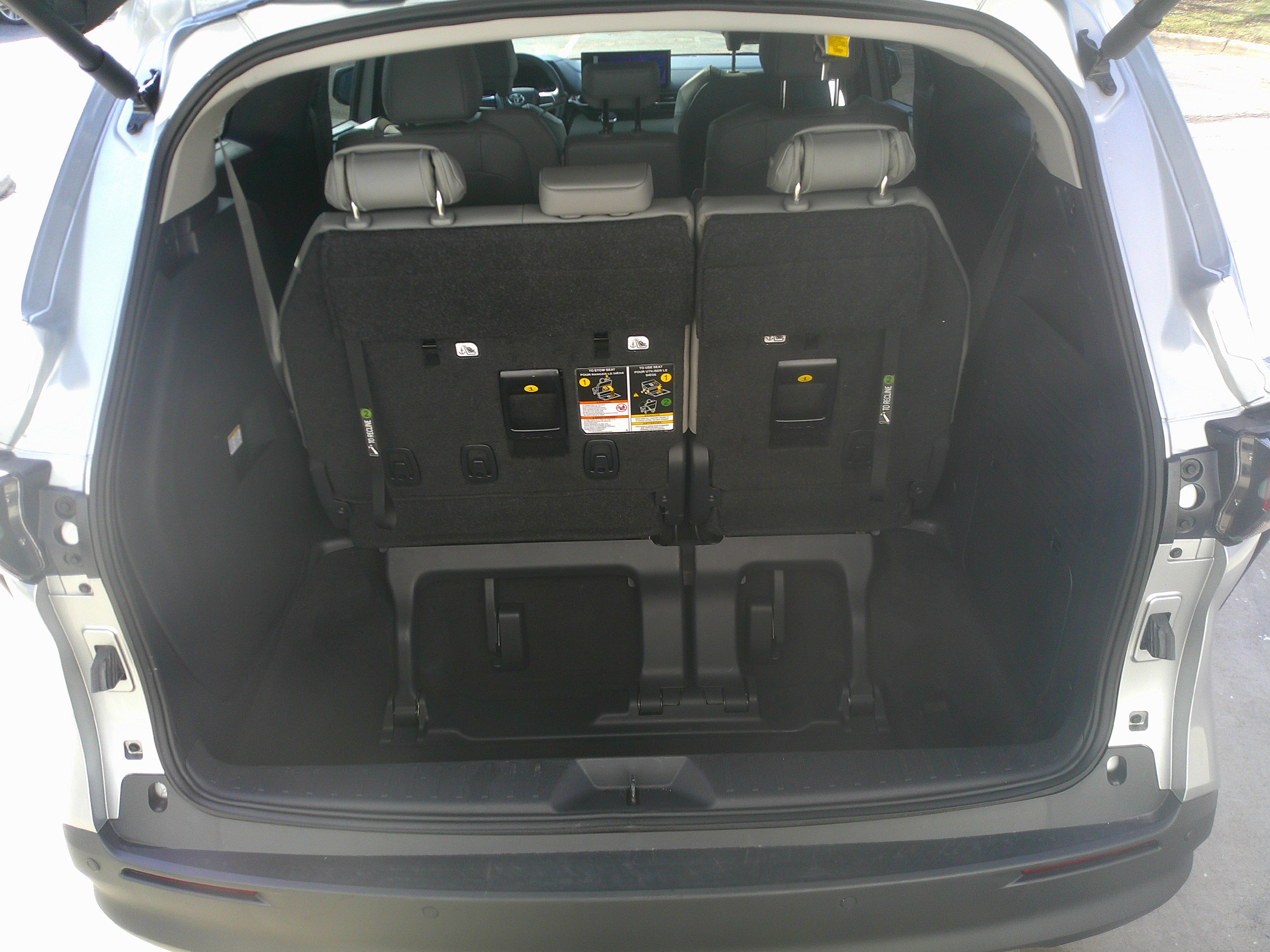 Used 2025 Toyota Sienna XLE image 48