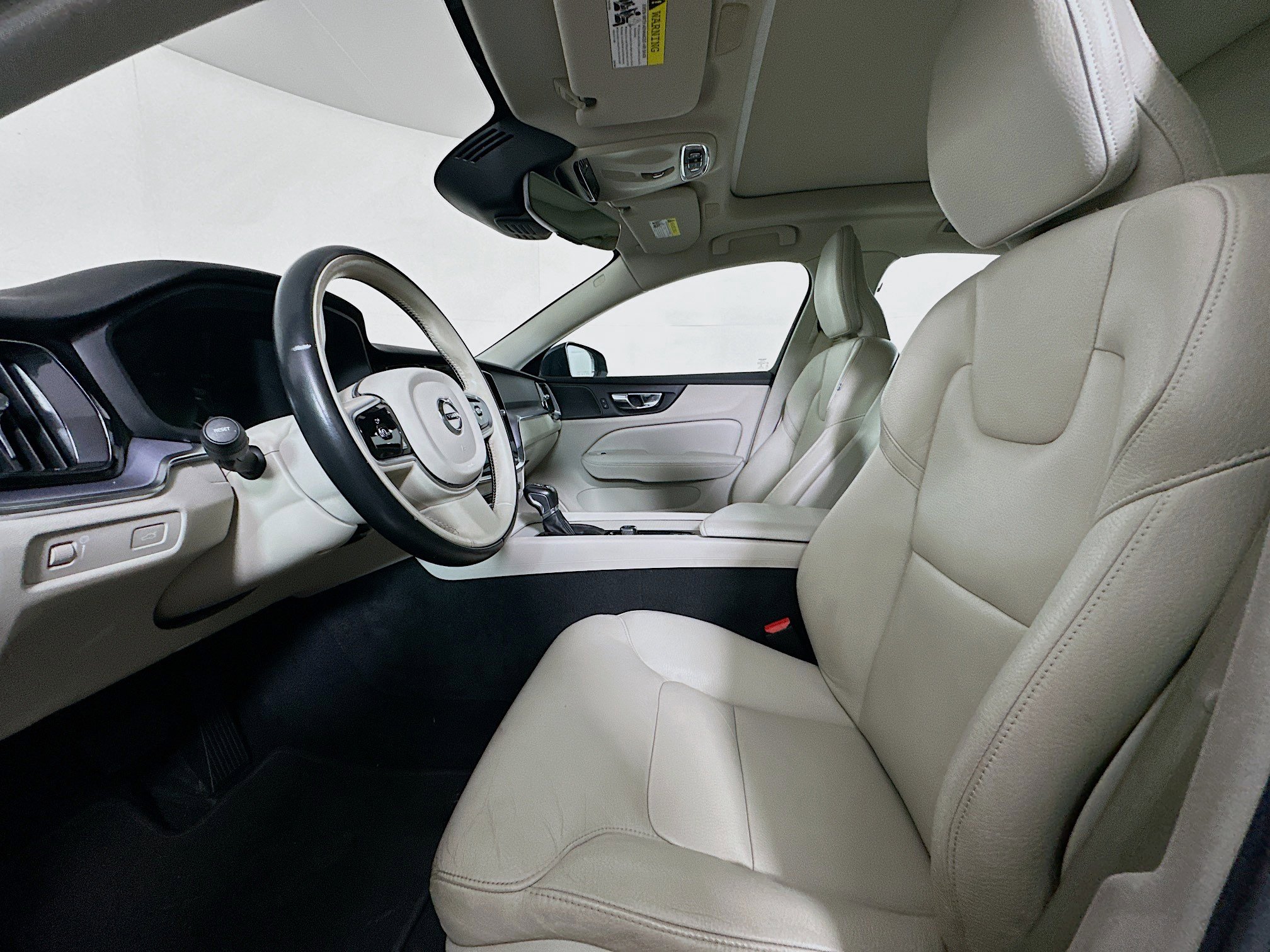 Used 2020 Volvo S60 T6 Momentum image 13