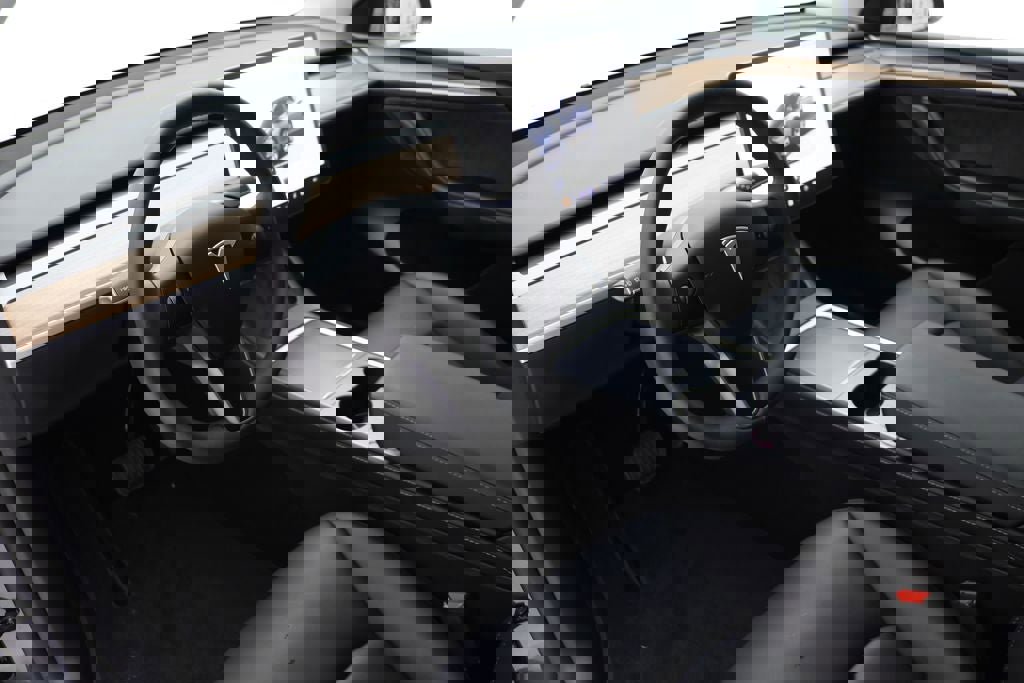 Used 2024 Tesla Model Y Long Range image 13