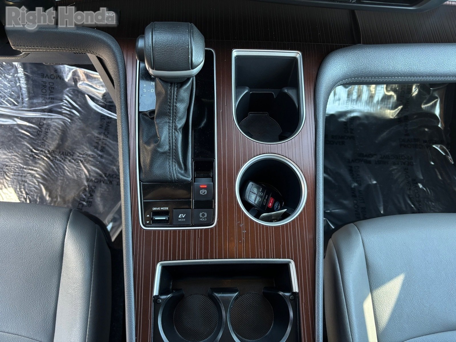 Used 2024 Toyota Sienna XLE image 28