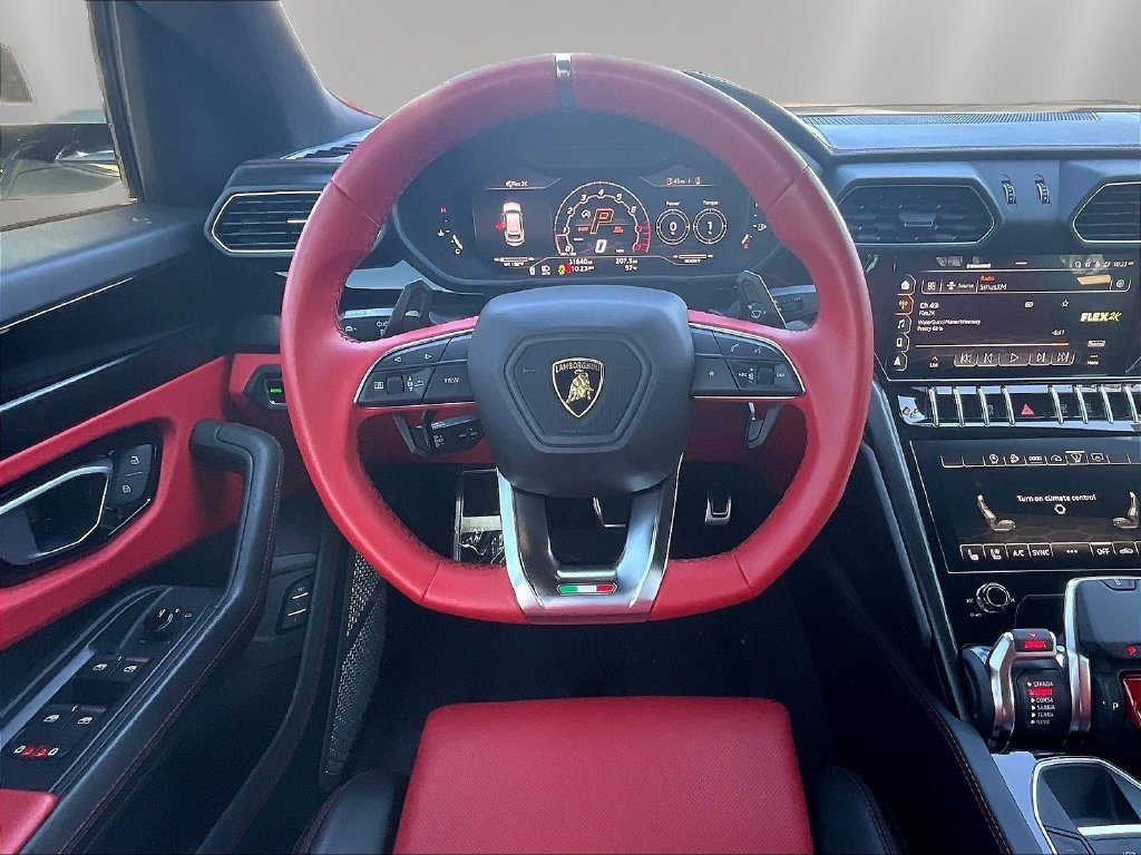 Used 2022 Lamborghini Urus AWD/4WD image 8