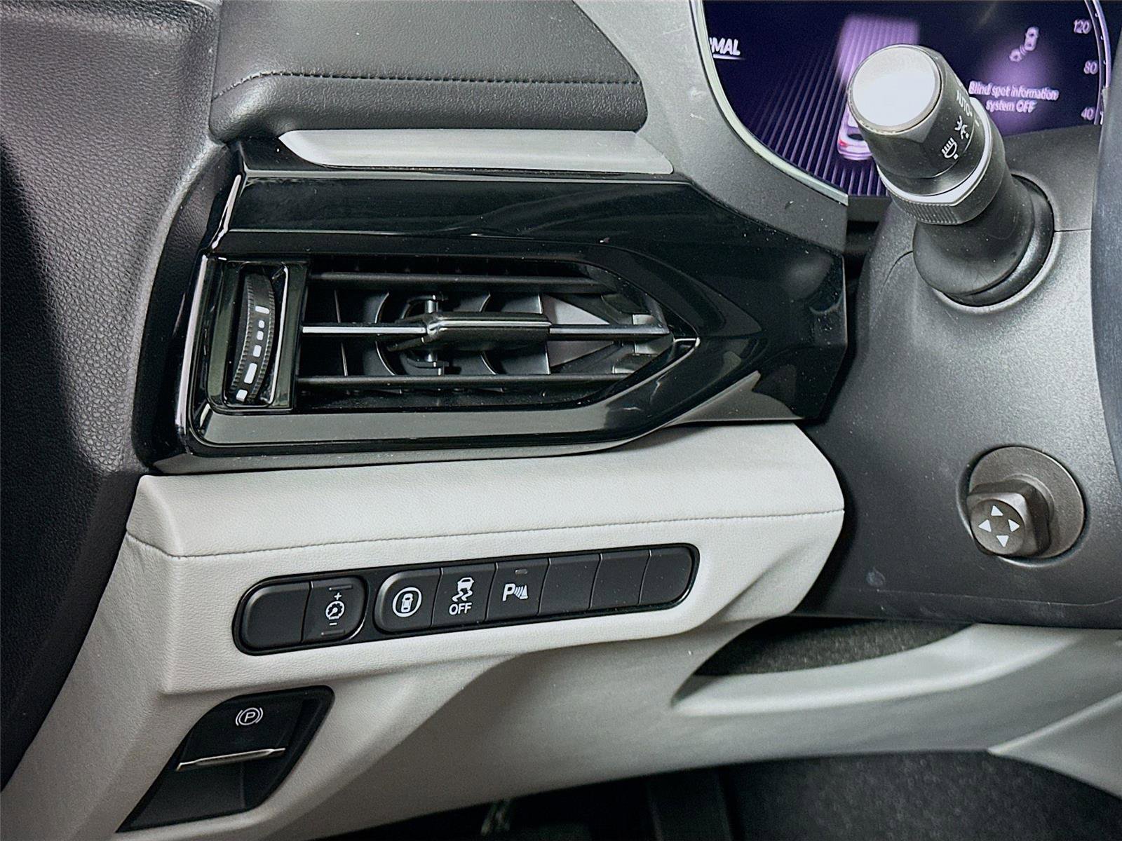 Used 2023 Acura MDX SH-AWD w/ Technology Package image 10