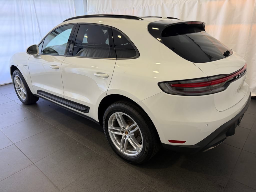 Certified 2023 Porsche Macan AWD/4WD image 3