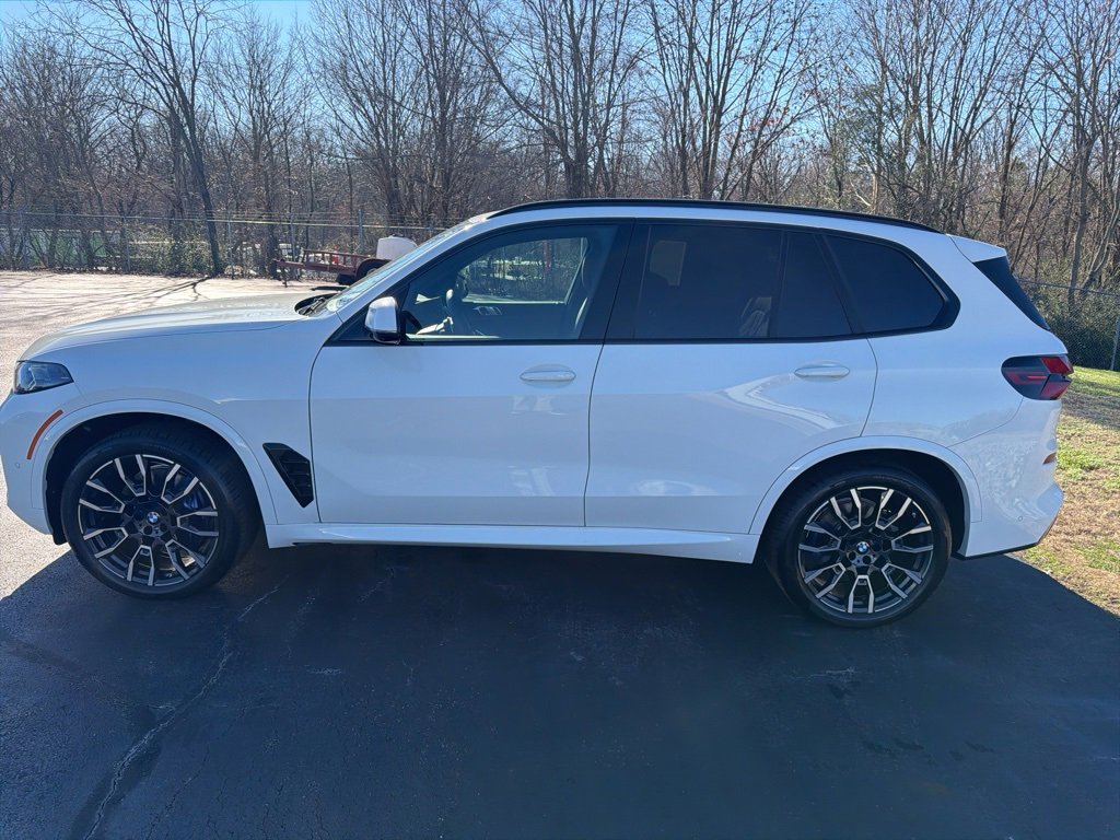 Used 2026 BMW X5 sDrive40i w/ M Sport Package image 2