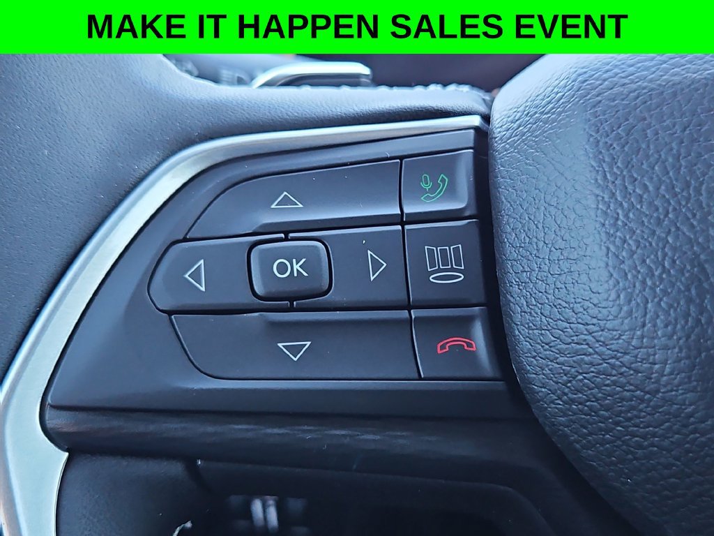 Used 2025 Jeep Grand Cherokee Laredo X RWD image 22