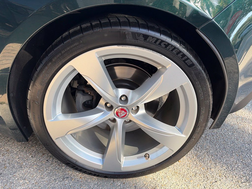 Used 2019 Jaguar F-TYPE Convertible RWD image 12