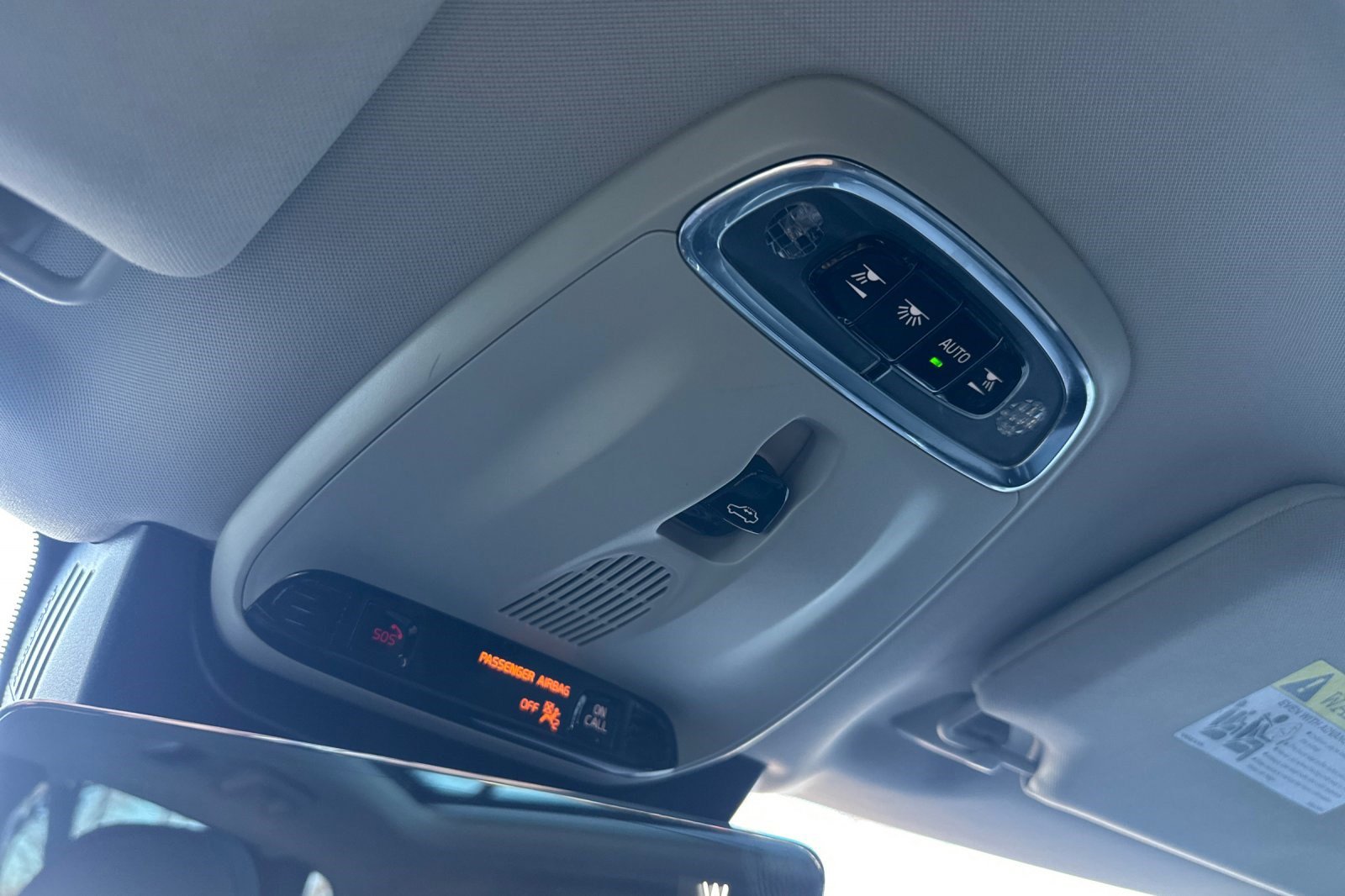 Used 2016 Volvo XC90 T6 Momentum w/ Momentum Plus Package image 24