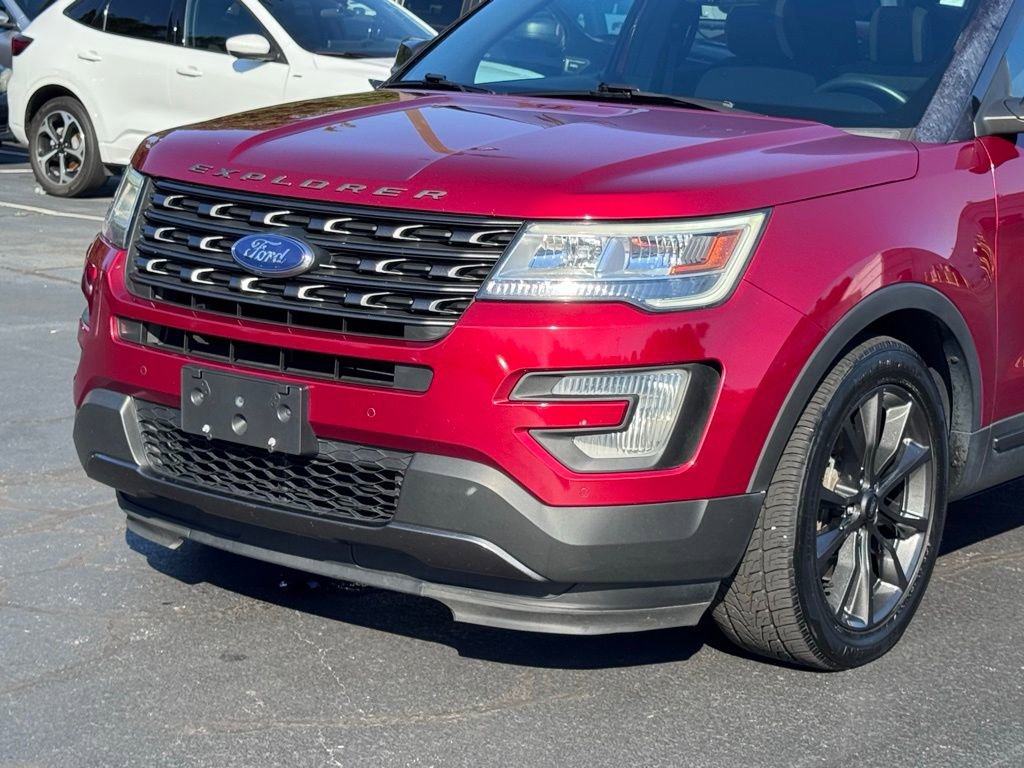 Used 2017 Ford Explorer XLT w/ Equipment Group 202A FWD image 39