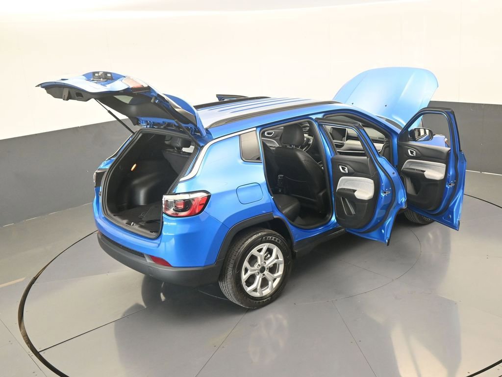 Used 2025 Jeep Compass Latitude AWD/4WD image 69