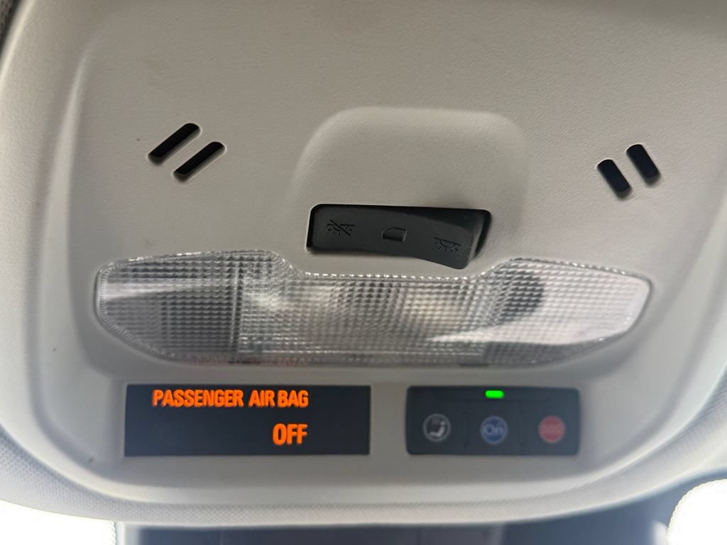 Used 2025 Chevrolet Trax LT FWD image 19