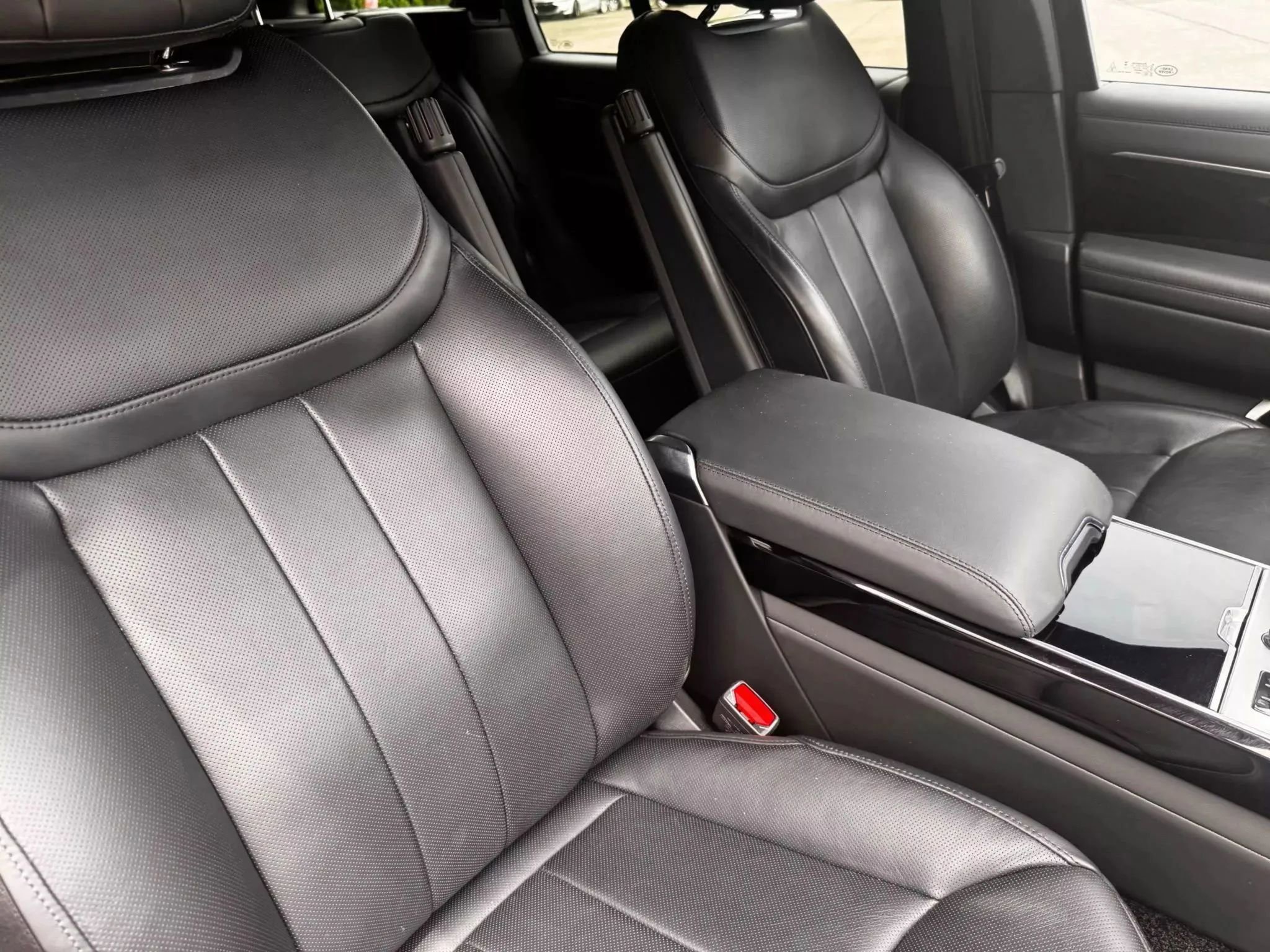 Used 2023 Land Rover Range Rover SE image 30