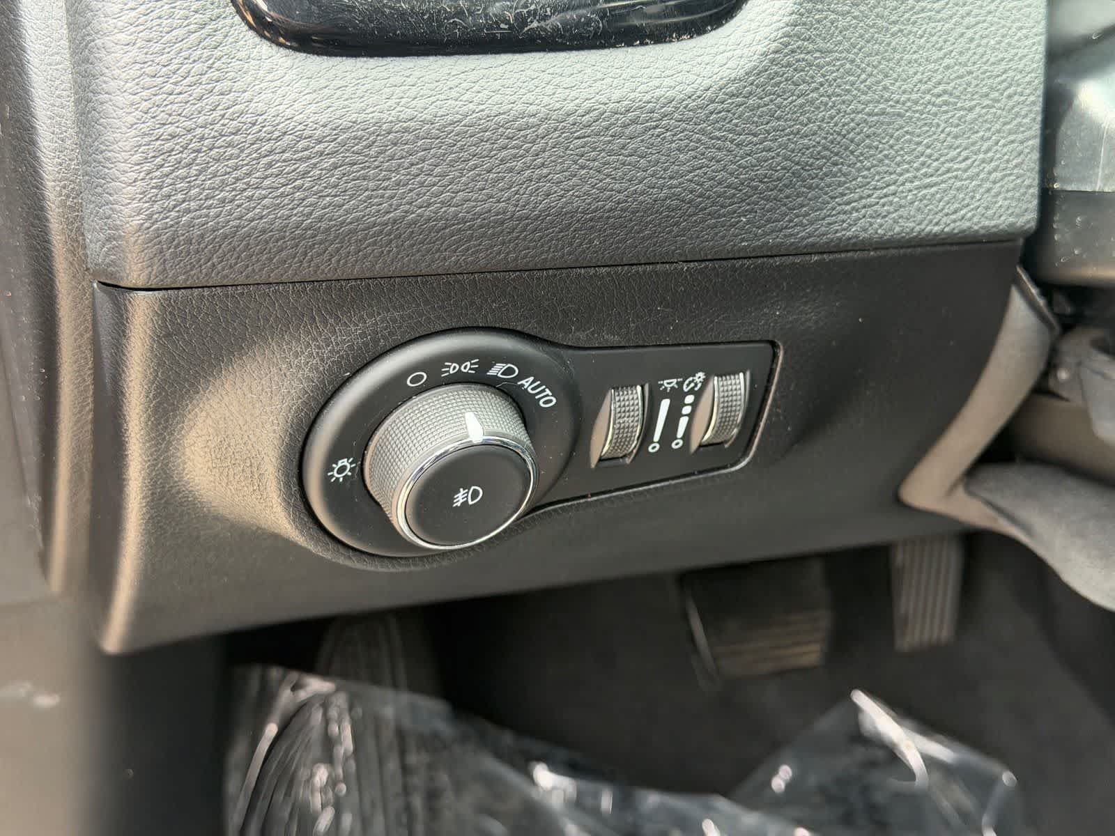 Used 2021 Jeep Compass Latitude w/ Sun and Sound Group FWD image 19