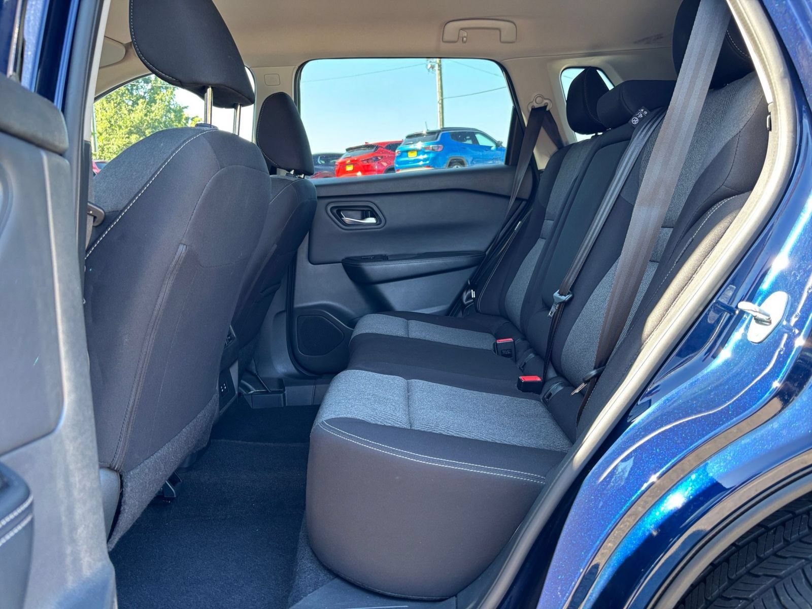 Used 2025 Nissan Rogue SV FWD image 25