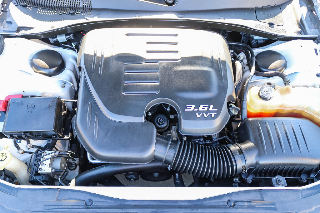 Used 2018 Chrysler 300 Limited AWD/4WD image 27