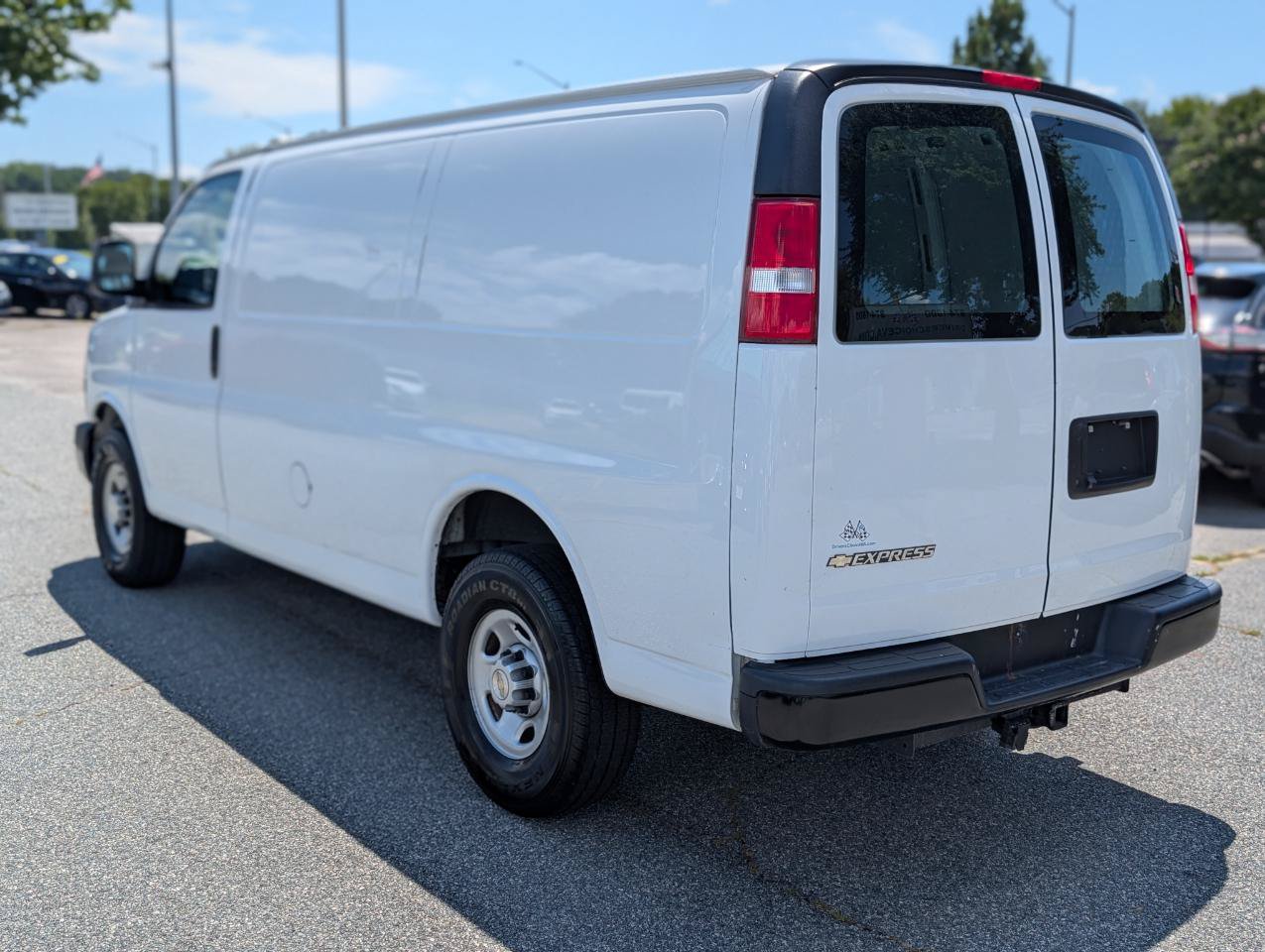 Used 2021 Chevrolet Express 2500 w/ Driver Convenience Package RWD image 3