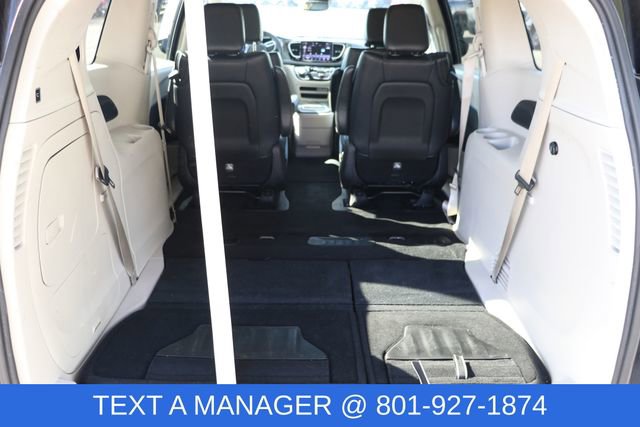 Used 2024 Chrysler Pacifica Select image 13