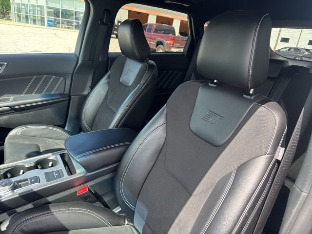 Used 2024 Ford Edge ST image 21