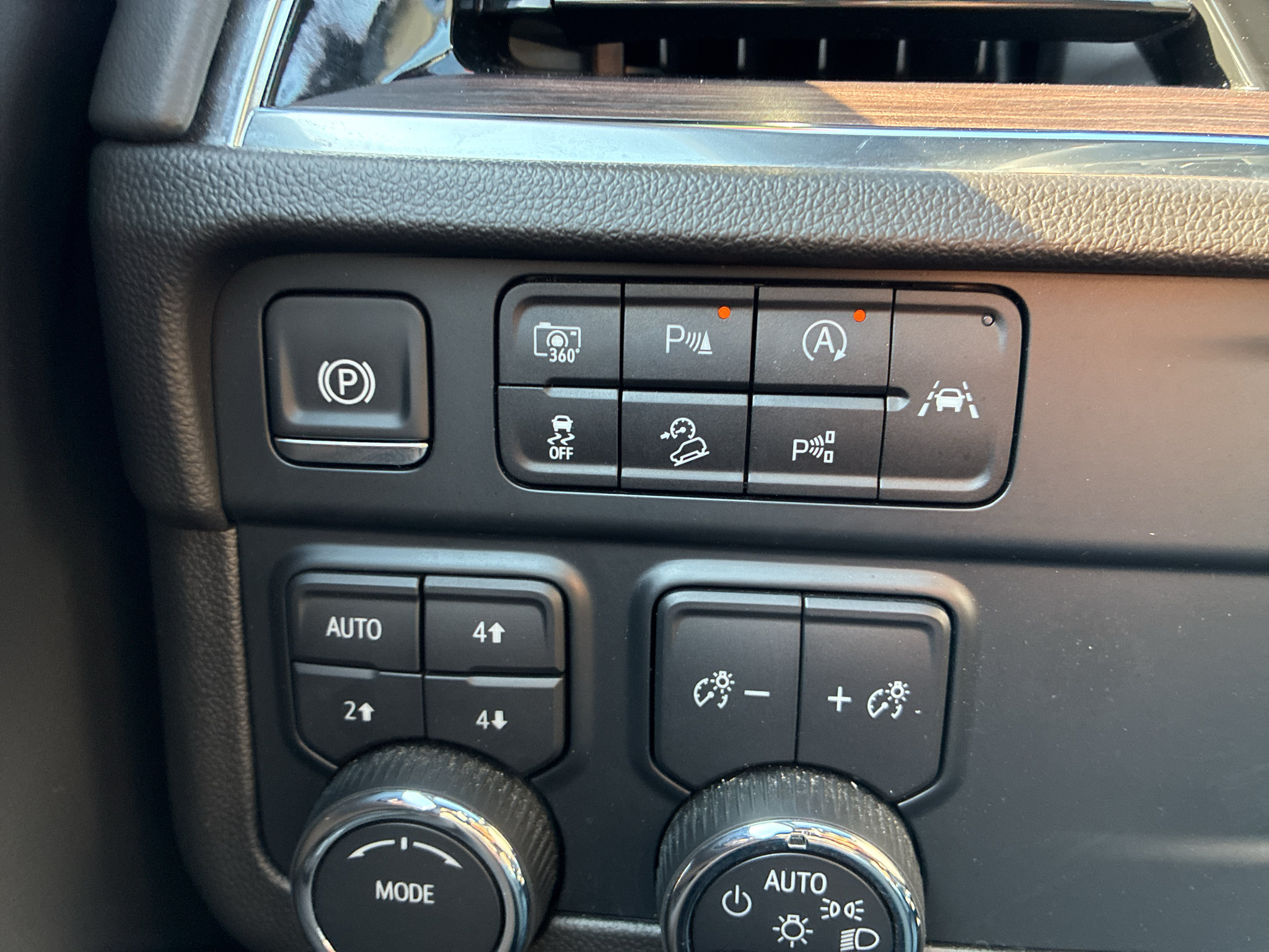 Used 2025 Chevrolet Tahoe Z71 AWD/4WD image 25