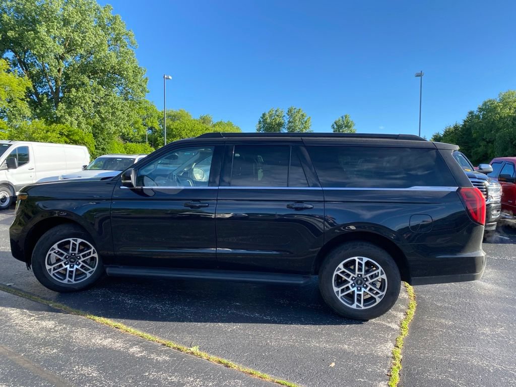 Used 2025 Ford Expedition Max Active AWD/4WD image 6