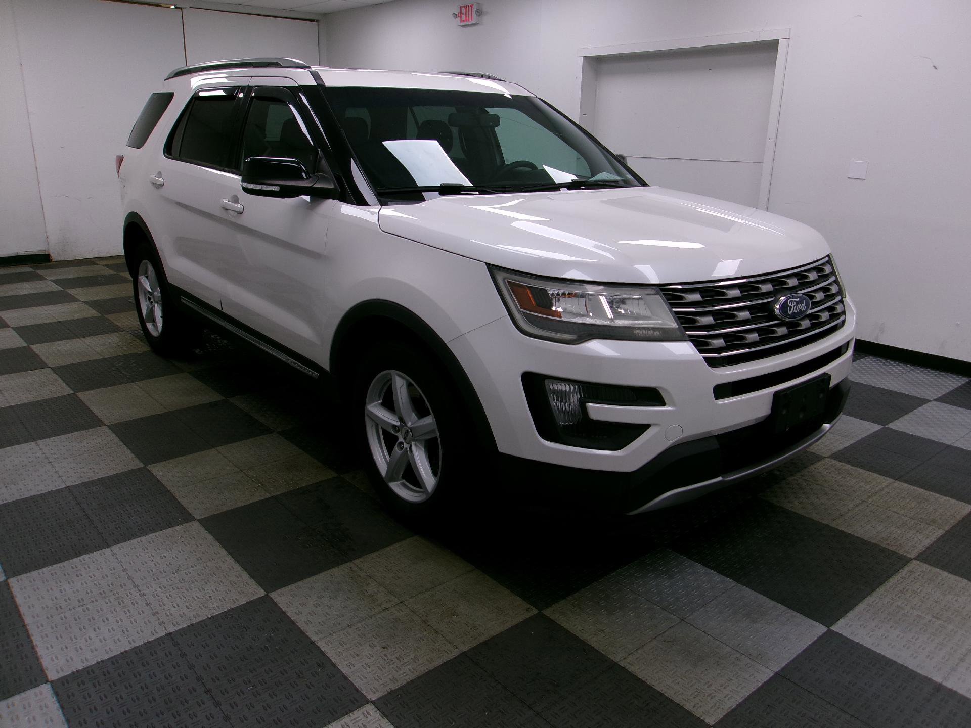 Used 2016 Ford Explorer XLT w/ Equipment Group 201A image 15