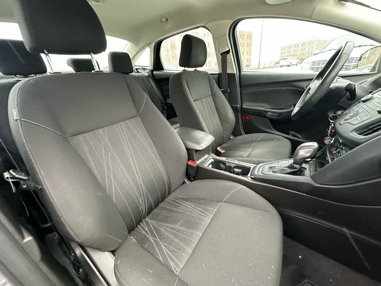 Used 2016 Ford Focus SE w/ SE Cold Weather Package image 37