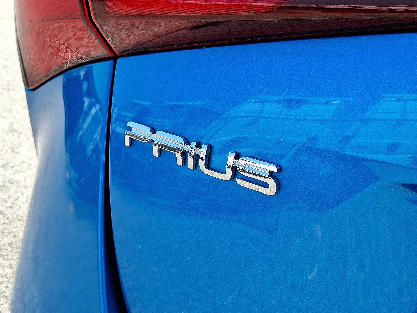 Used 2019 Toyota Prius LE FWD image 28