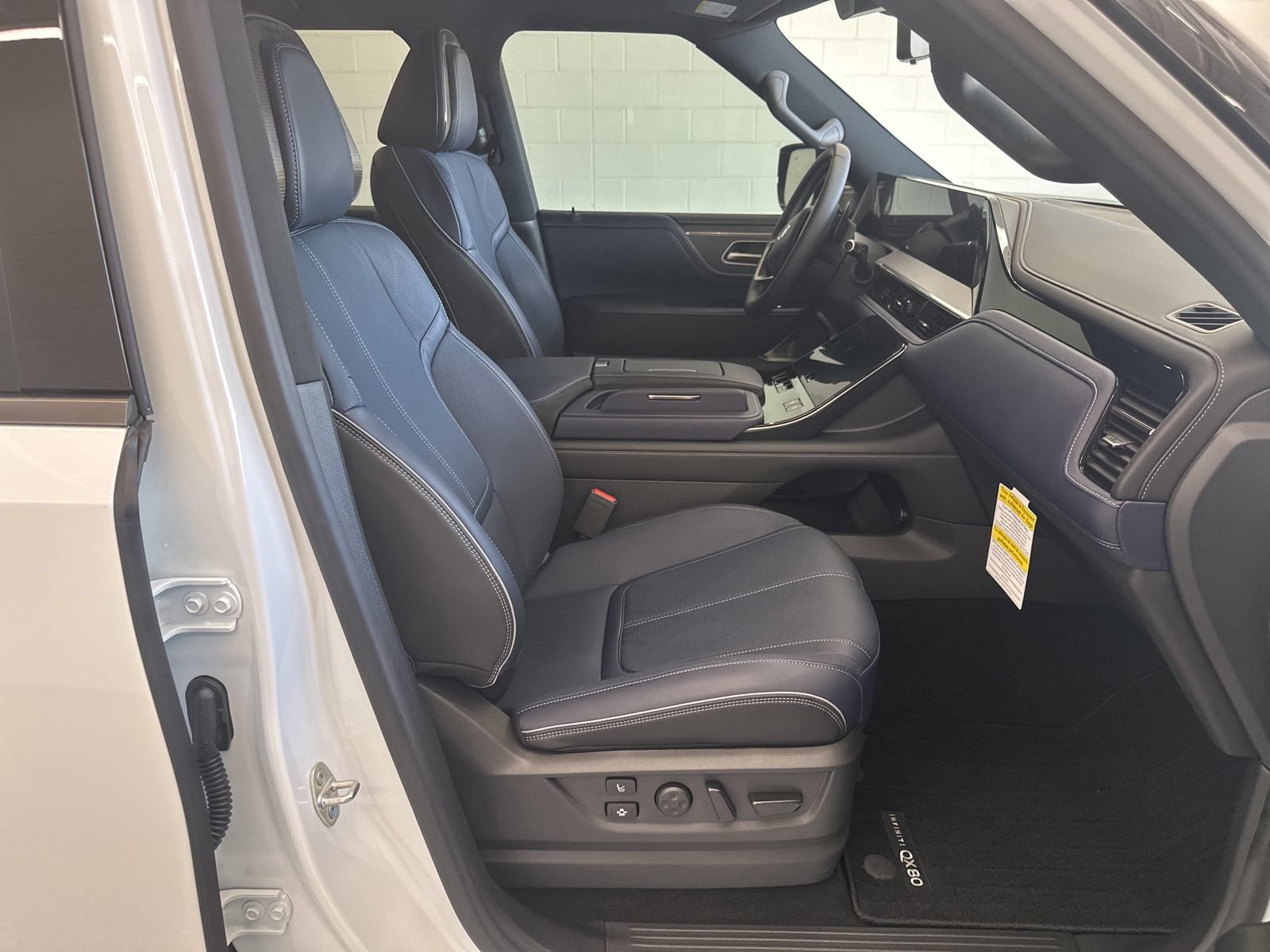 New 2026 INFINITI QX80 4WD image 14