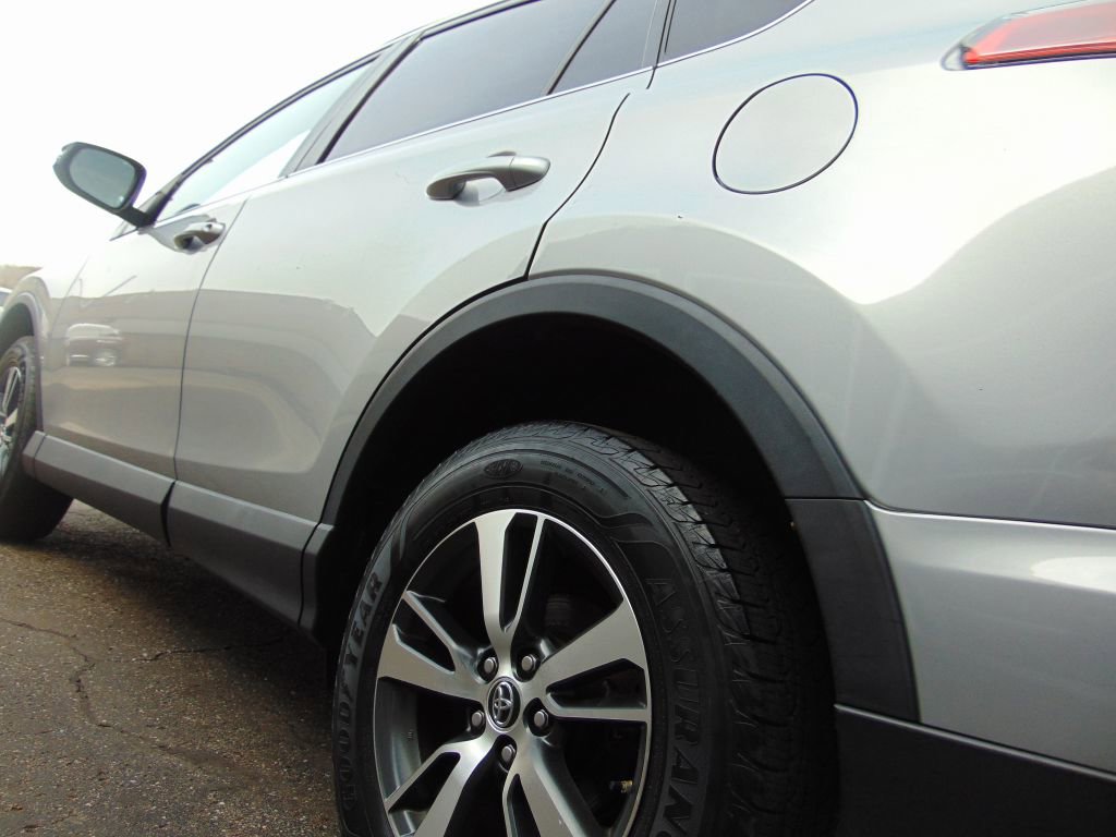 Used 2018 Toyota RAV4 XLE w/ Plus Extra Value Package image 16