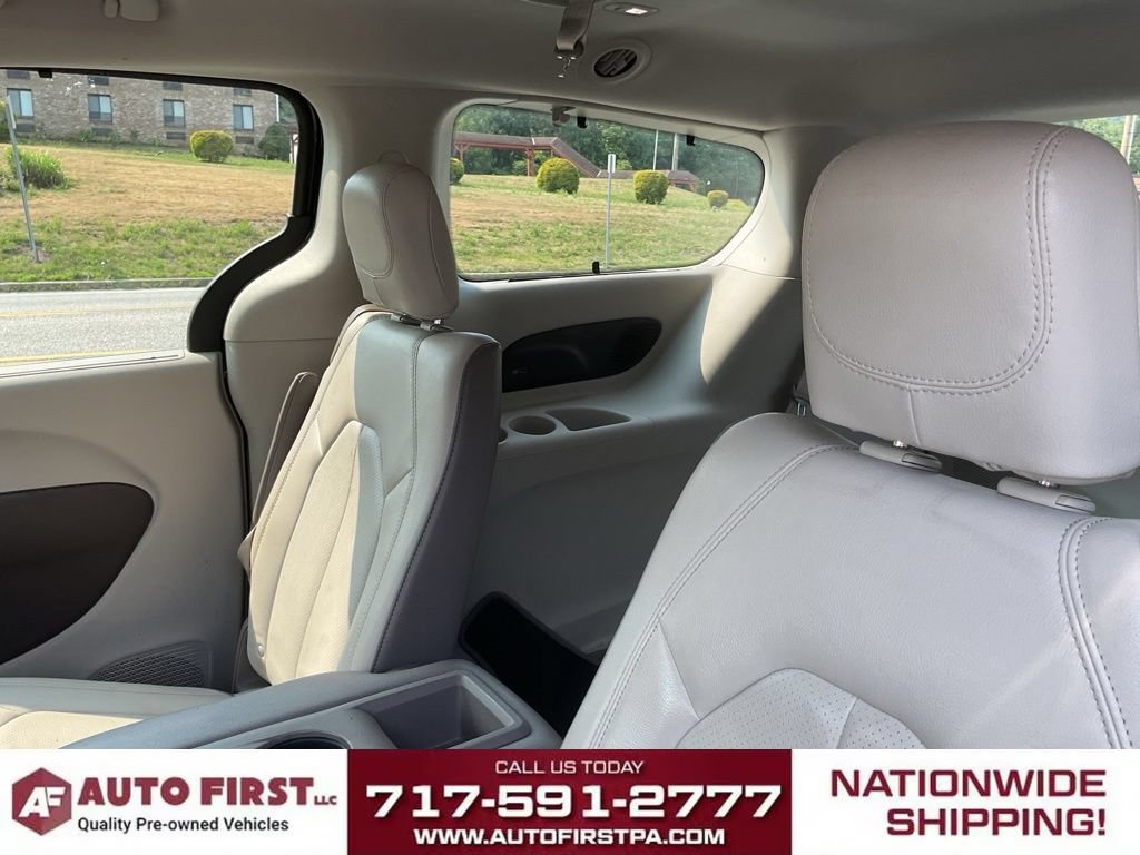 Used 2018 Chrysler Pacifica Touring-L w/ Advanced Safetytec Group FWD image 12