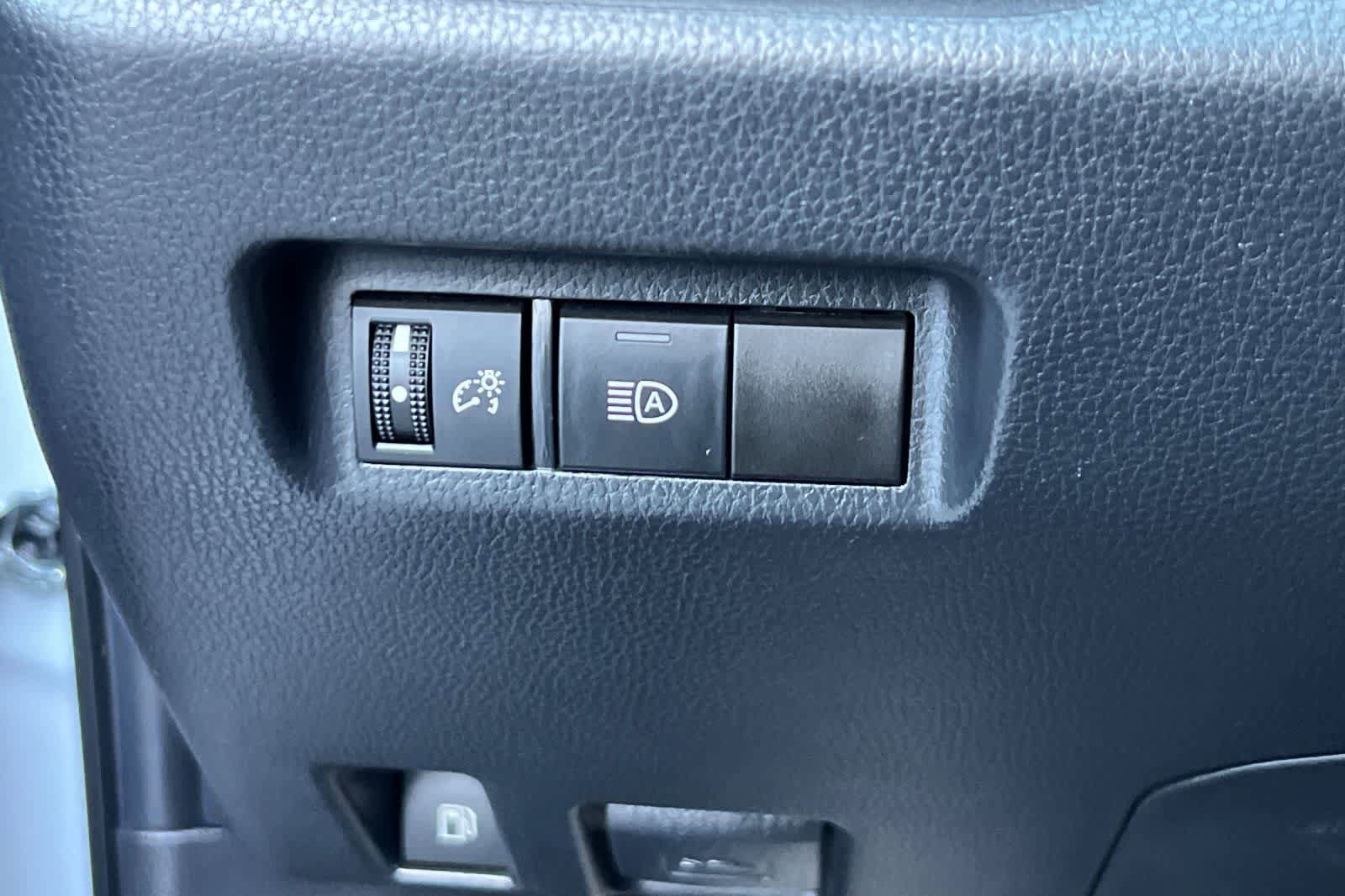 Used 2023 Toyota RAV4 AWD Hybrid image 33