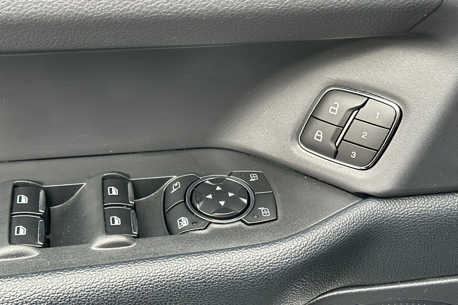 Used 2024 Ford Expedition Max XLT image 13