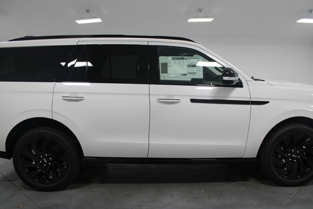 Used 2025 Lincoln Navigator Reserve w/ Jet Appearance Package image 11