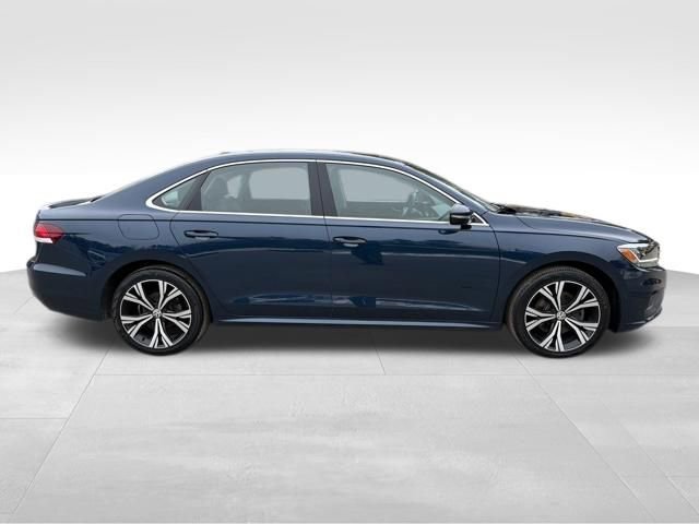 Used 2020 Volkswagen Passat 2.0T SEL image 2