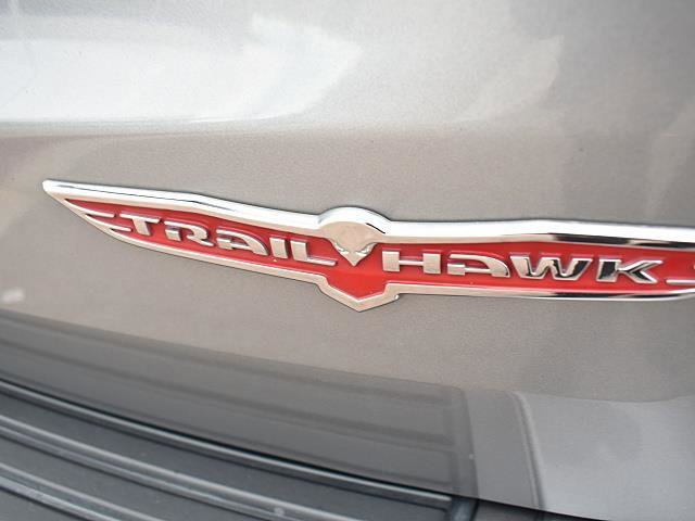 Used 2019 Jeep Grand Cherokee Trailhawk w/ Trailhawk Luxury Group image 7