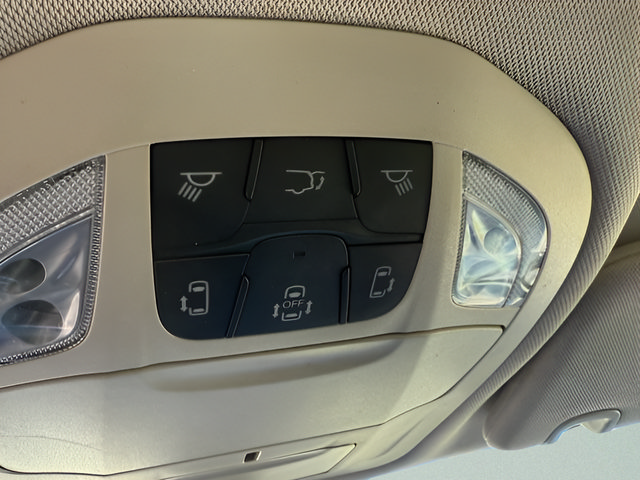 Used 2024 Chrysler Pacifica Touring-L FWD image 19