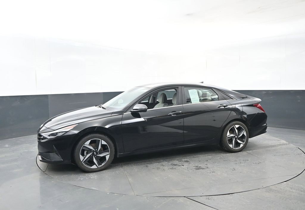 Used 2022 Hyundai Elantra Limited image 2