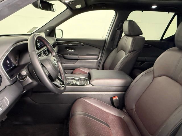 Used 2025 Honda Pilot Black Edition image 31