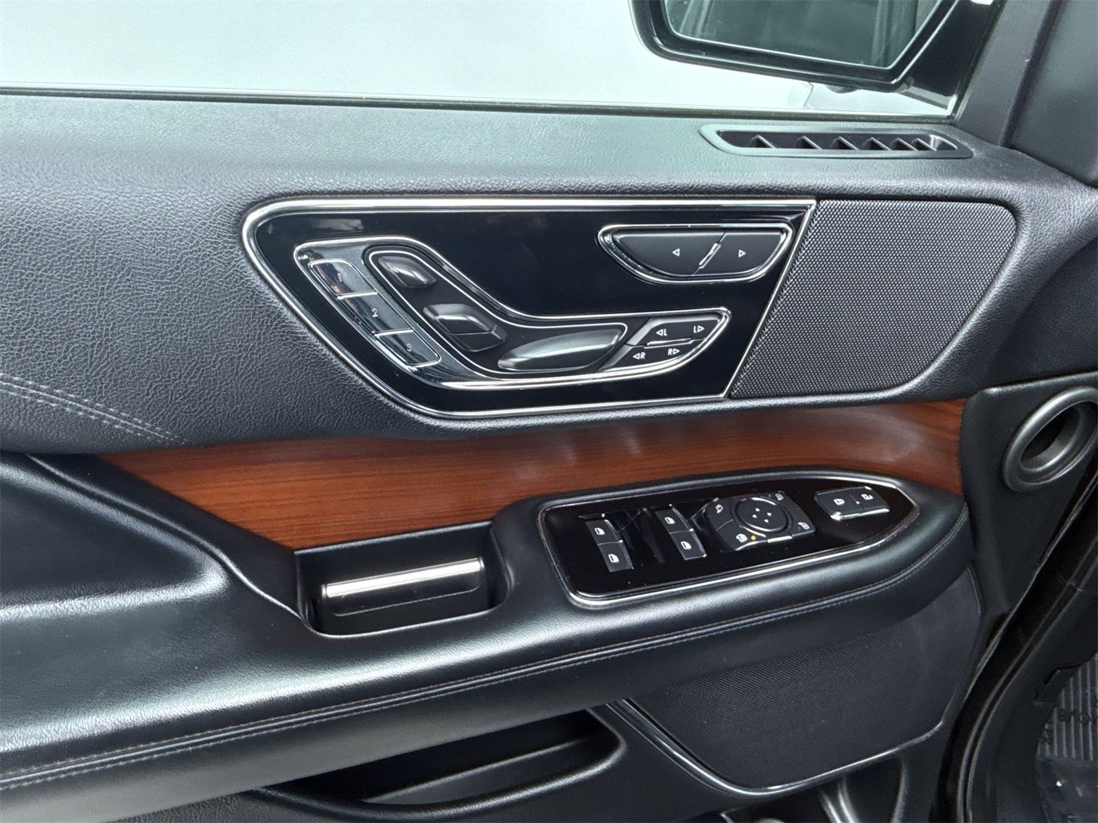 Used 2021 Lincoln Navigator L Reserve image 16