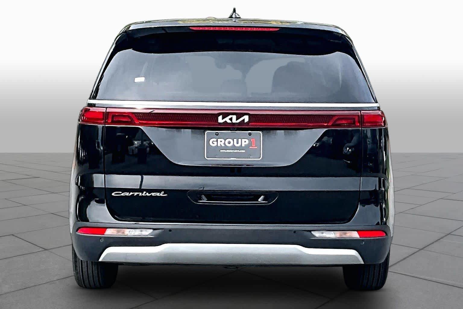 Used 2022 Kia Carnival LX FWD image 5