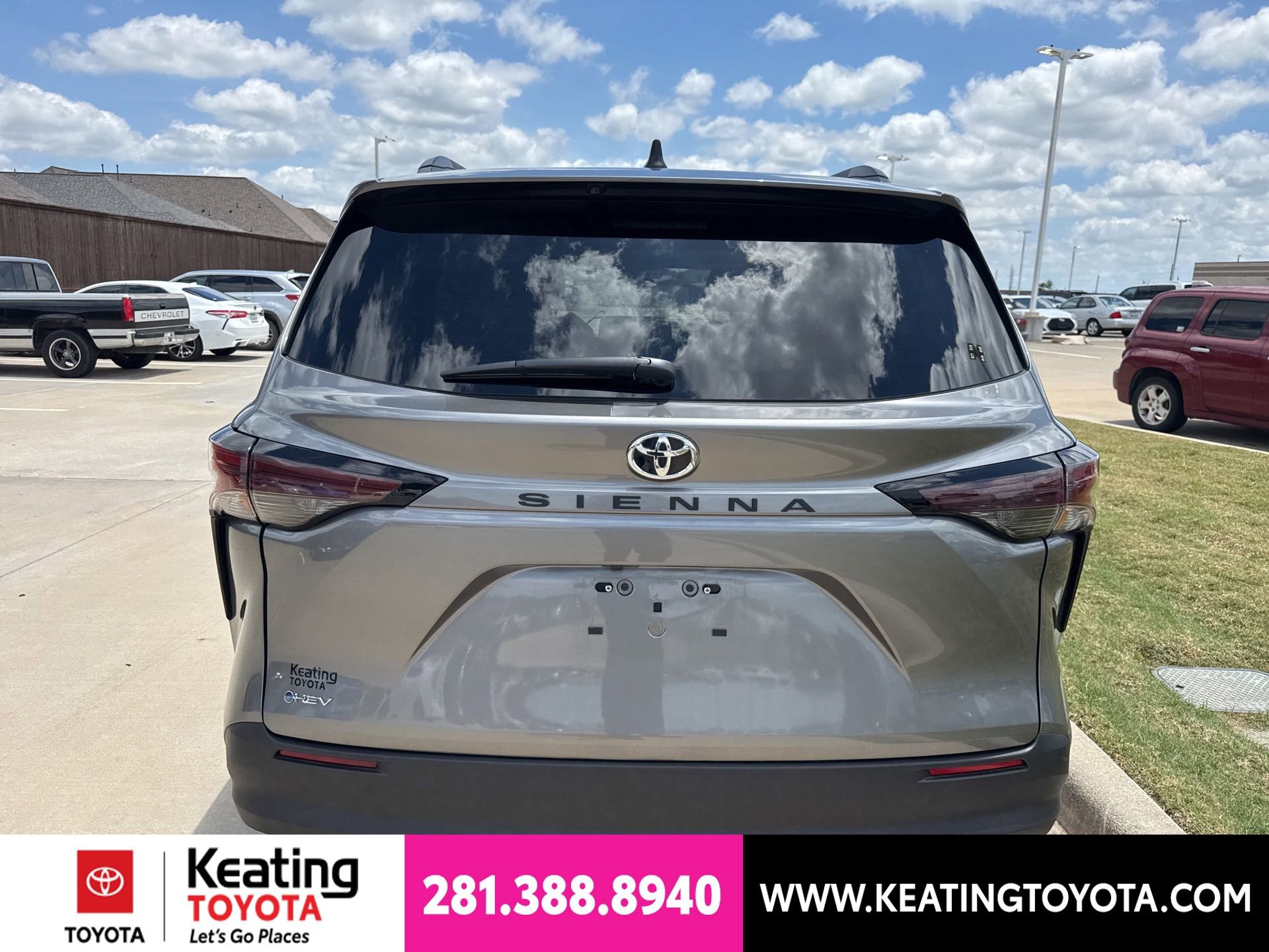 Used 2026 Toyota Sienna LE FWD image 6
