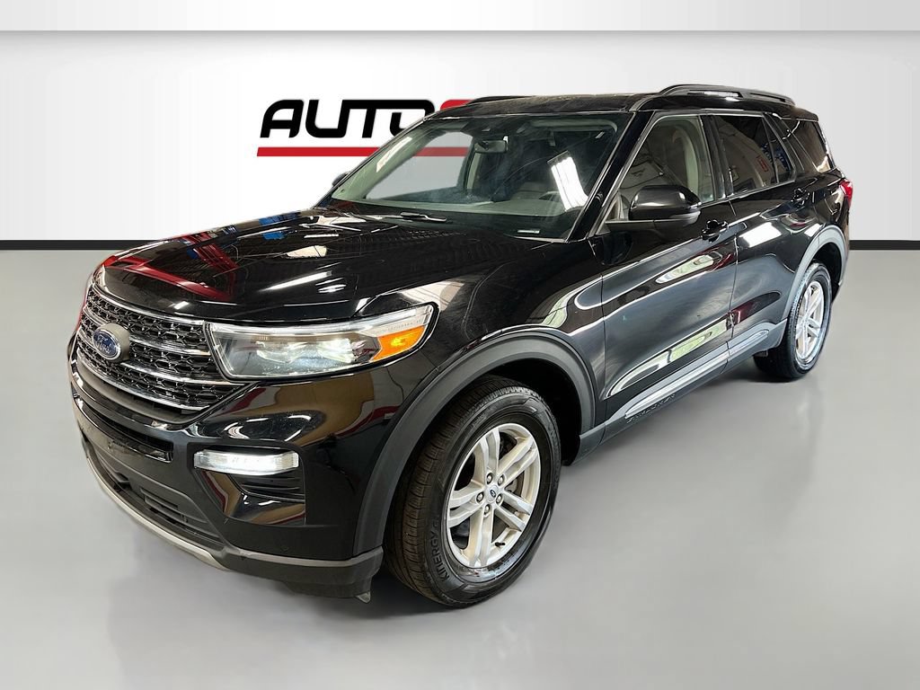 Used 2023 Ford Explorer XLT w/ Equipment Group 202A AWD/4WD image 3