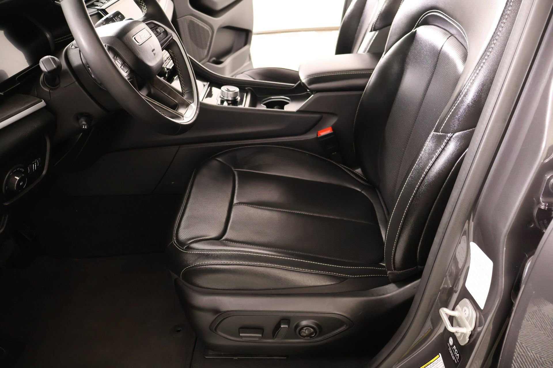 Used 2024 Jeep Grand Cherokee L Limited w/ Luxury Tech Group II AWD/4WD image 12