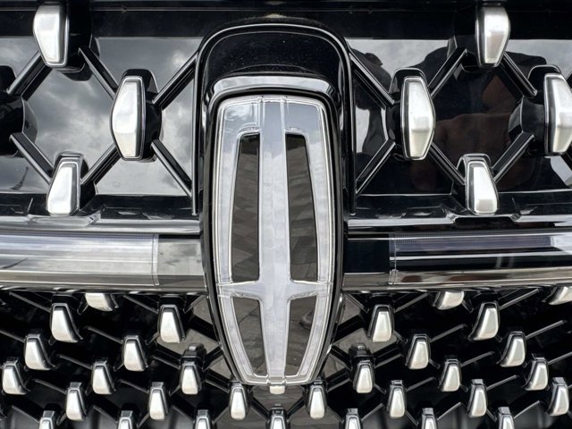 New 2025 Lincoln Nautilus Reserve image 7