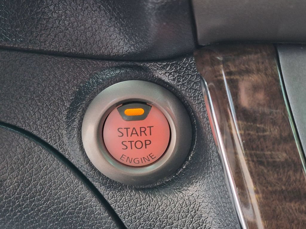 Used 2014 Nissan Sentra SL w/ Premium Package FWD image 18
