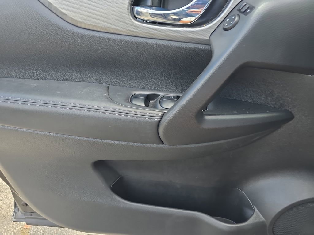 Used 2020 Nissan Rogue Sport SL FWD image 16