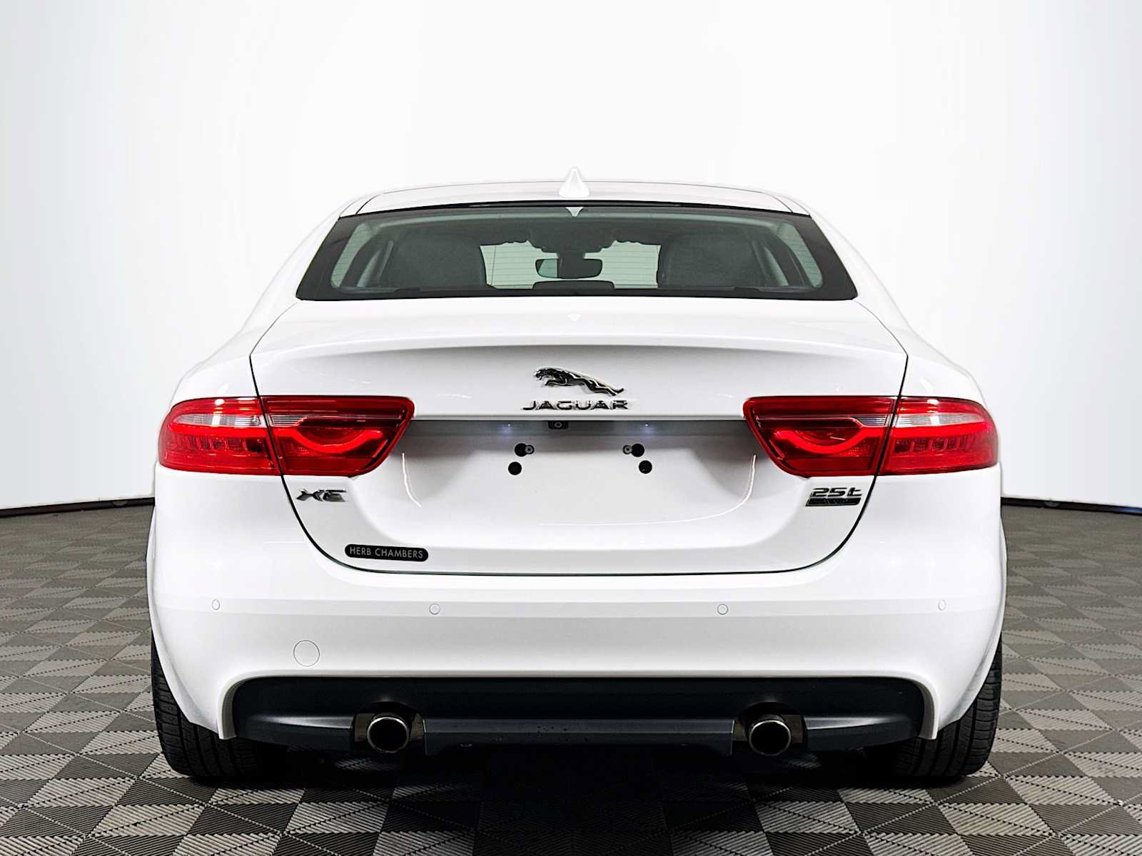 Used 2019 Jaguar XE Premium AWD/4WD image 6