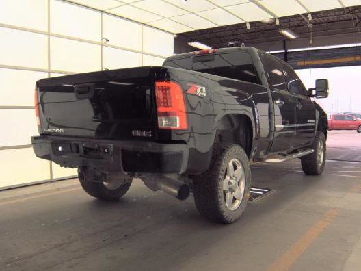Used 2011 GMC Sierra 2500 Denali w/ Suspension Package, Off-Road image 2